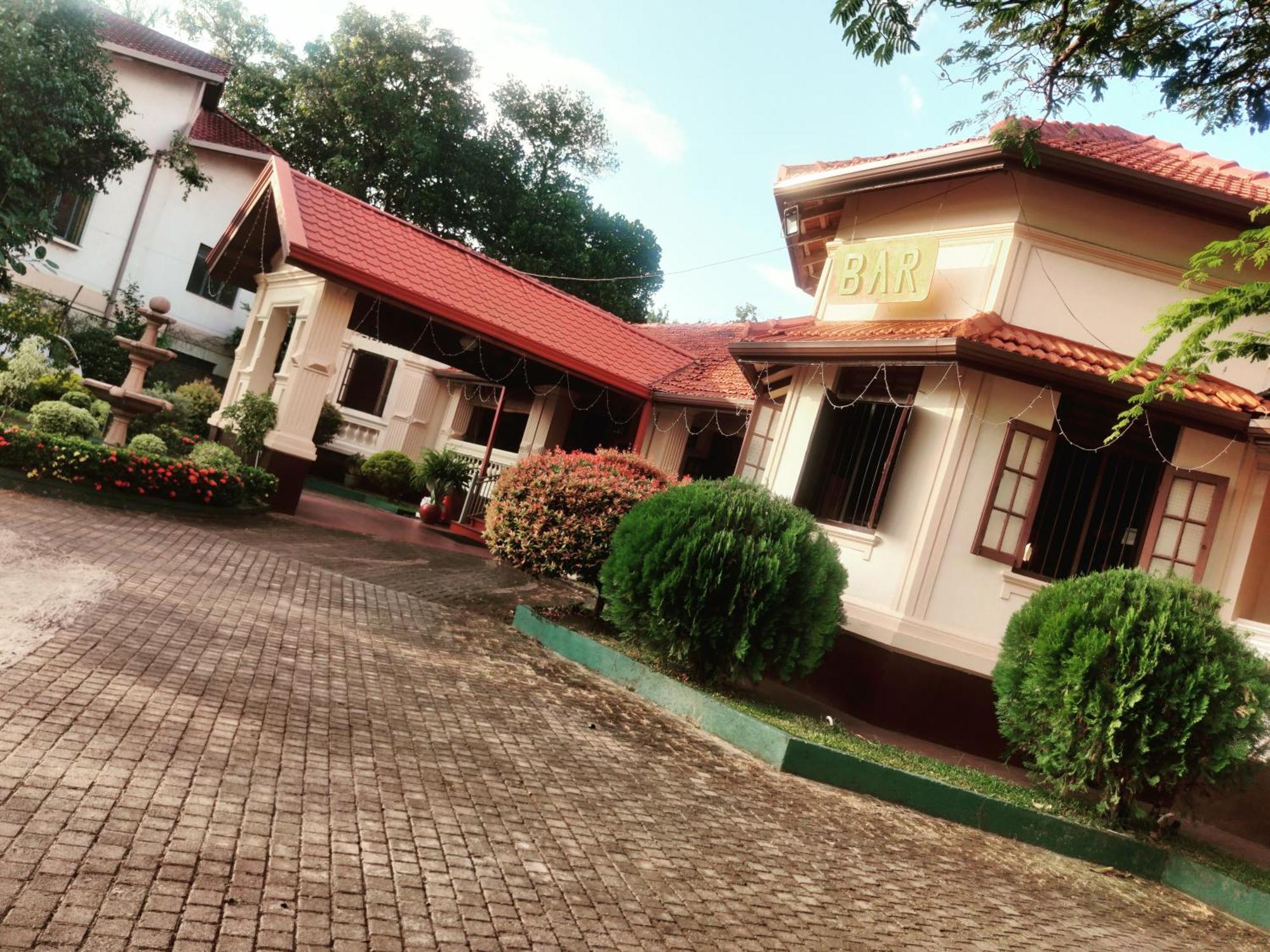 Hotel Grand Colonial Viveka Kurunegala Exterior foto