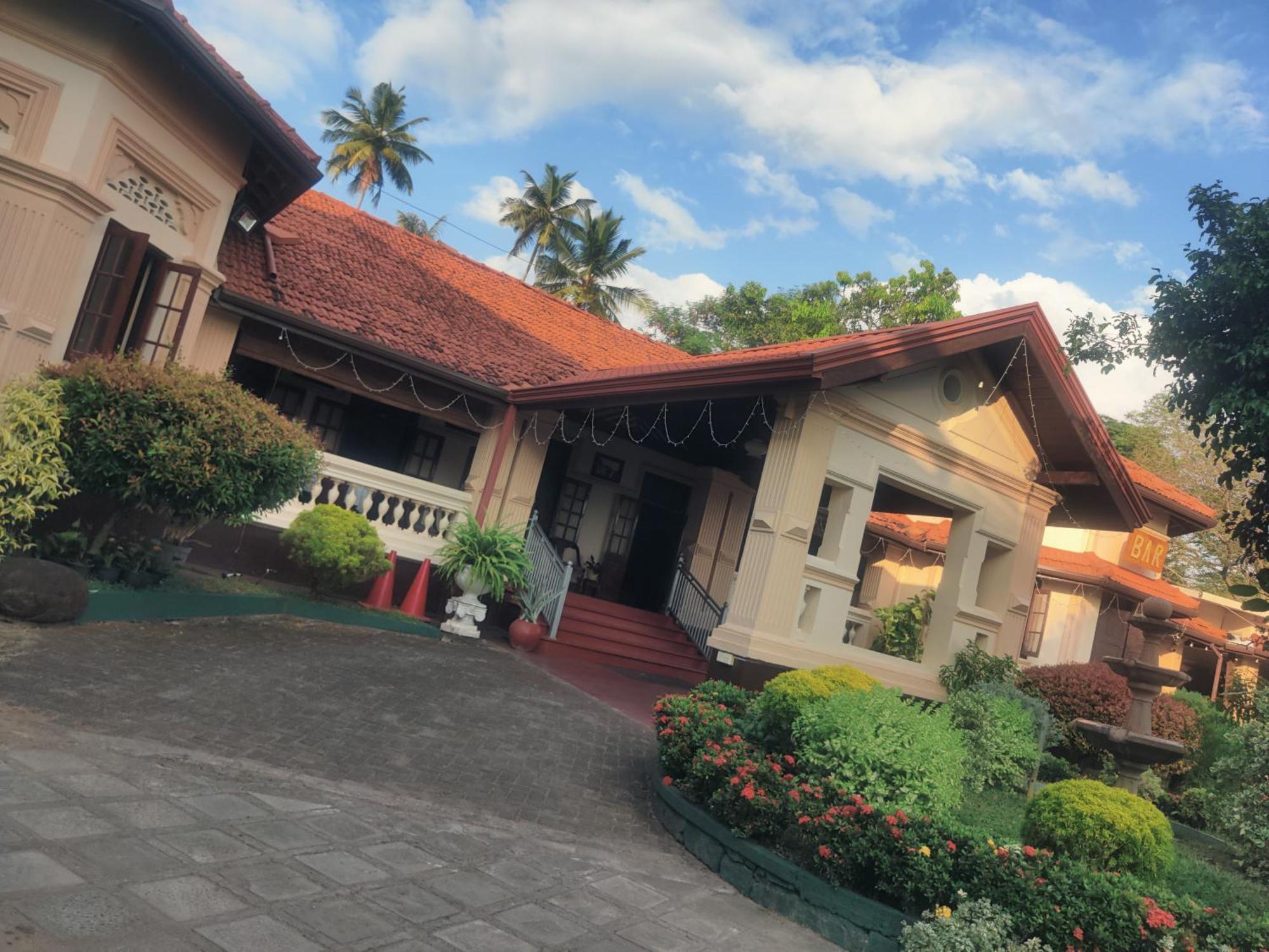 Hotel Grand Colonial Viveka Kurunegala Exterior foto